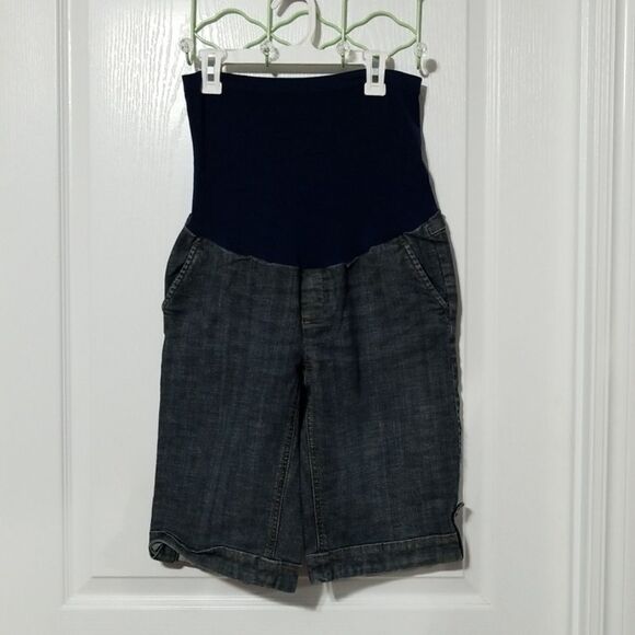 🎉Host Pick🎊Maternity Shorts - Picture 1 of 3